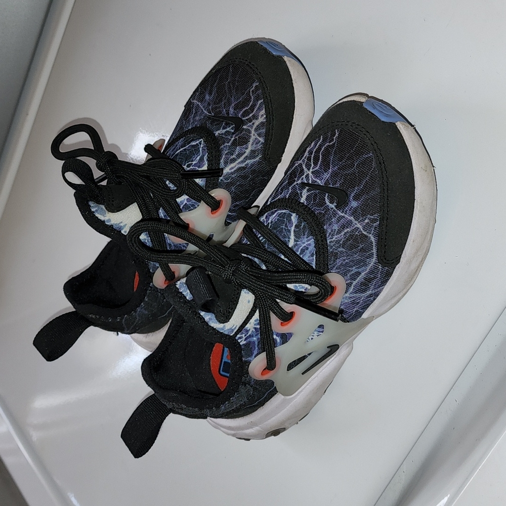 Kids Nike Element react "lightning" size 11c
